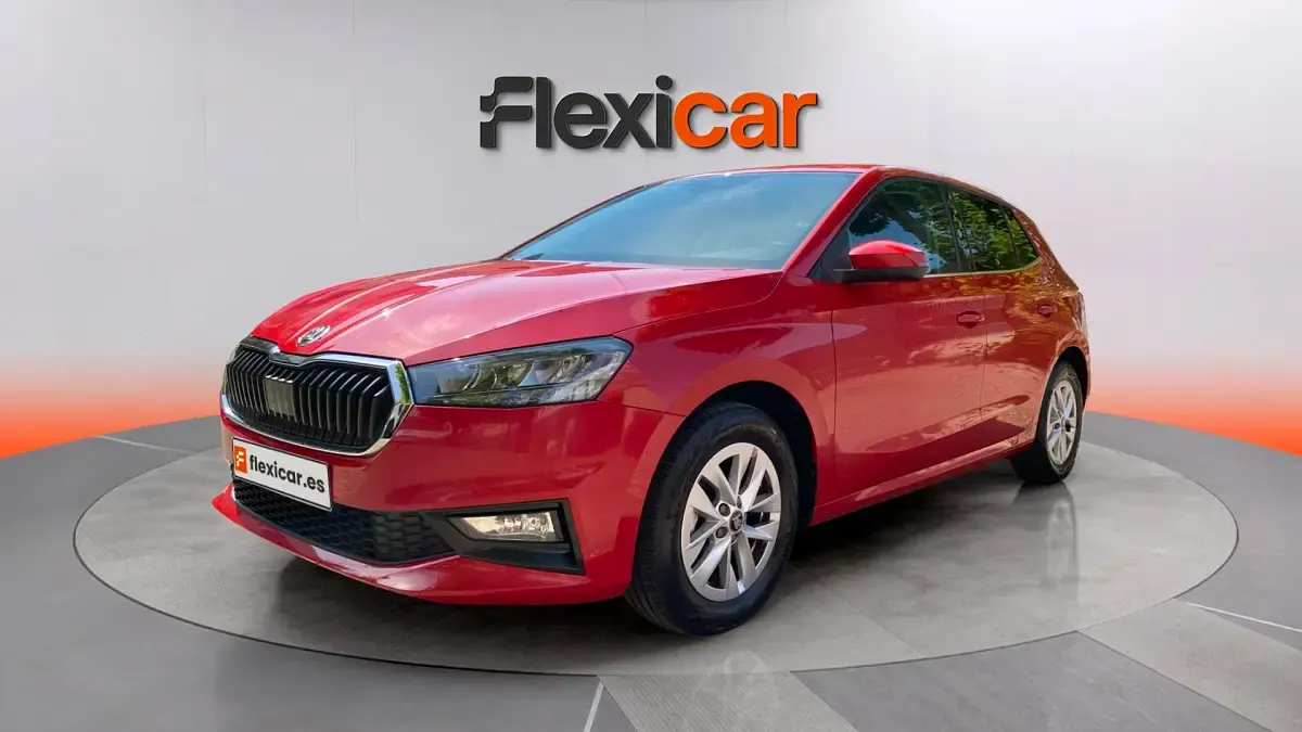 Usado Skoda Fabia Selection 95 CV (69 kW) 2025 Rojo Utilitario