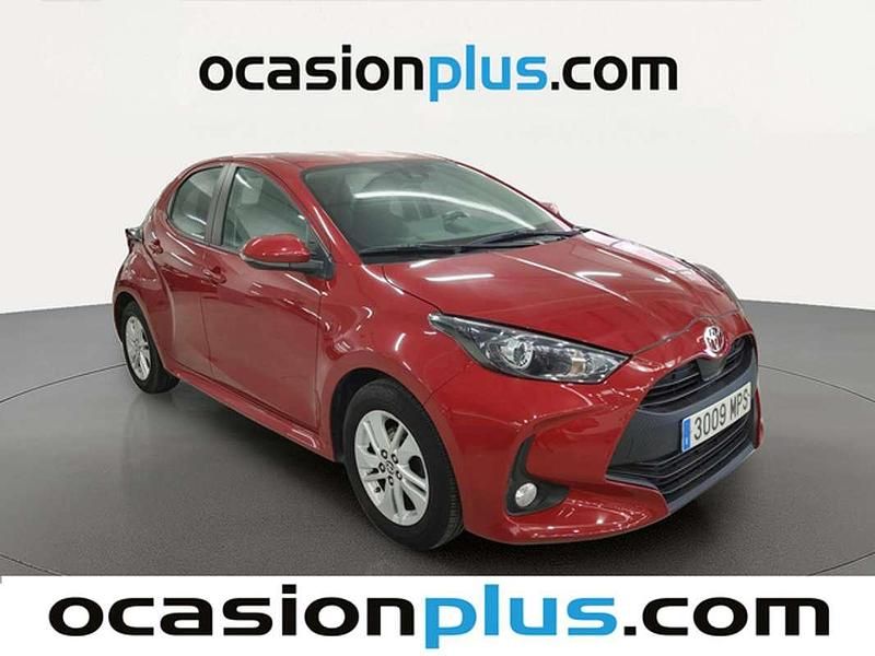 Usado Toyota Yaris Edition 125 CV (91 kW) 2024 Rojo Utilitario