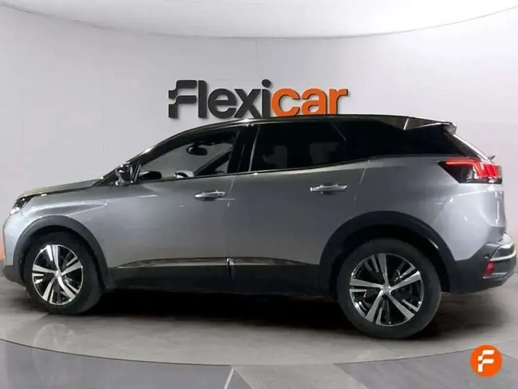 Usado Peugeot 3008 Allure 131 CV (96 kW) 2023 Gris SUV