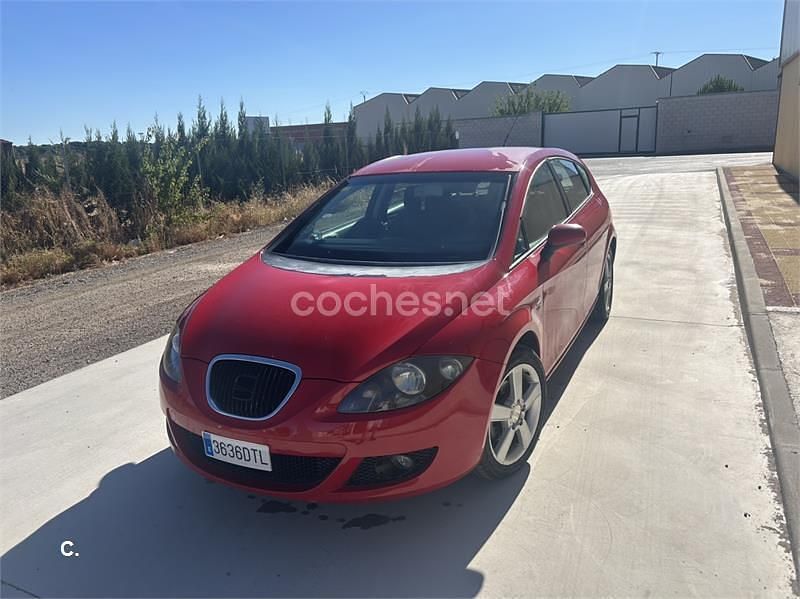 Rojo Usado 2005 Seat Leon Stylance Berlina | 4200 € (Precio justo) - Imagen 1/4