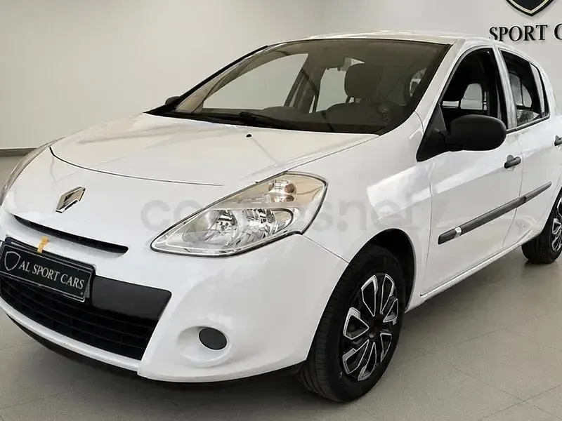Usado Renault Clio IV Authentique 75 CV (55 kW) 2013 Blanco Berlina