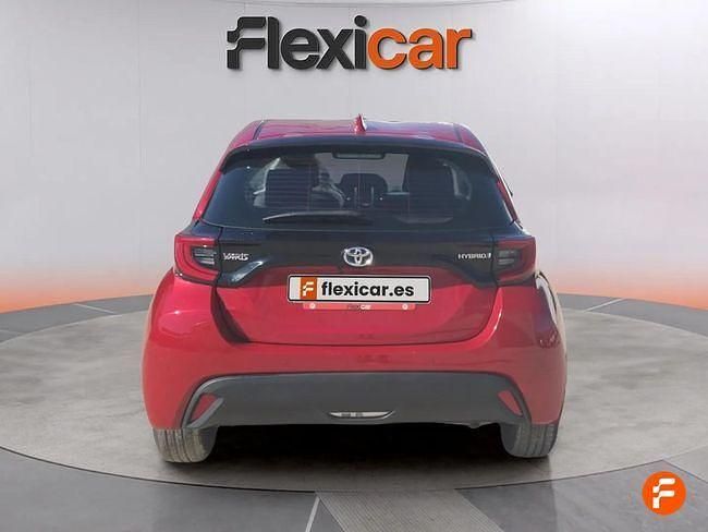 Usado Toyota Yaris Hybrid Active 116 CV (85 kW) 2023 Rojo Berlina