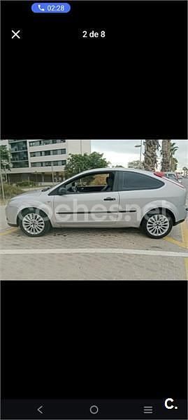 Usado Ford Focus Trend 100 CV (73 kW) 2006 Gris / plata Berlina