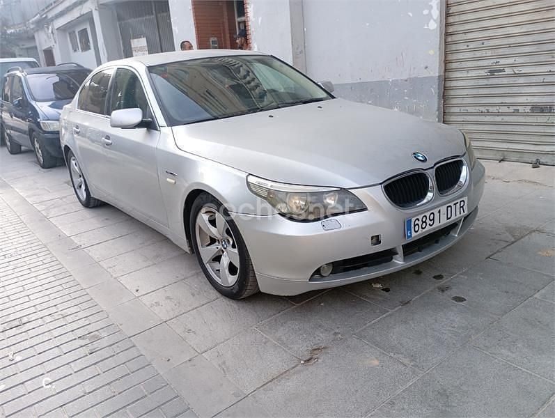 Usado BMW 530 218 CV (160 kW) 2005 Gris / plata Berlina