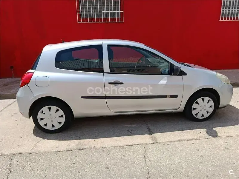 Usado Renault Clio II Exception 85 CV (62 kW) 2010 Gris / plata Berlina