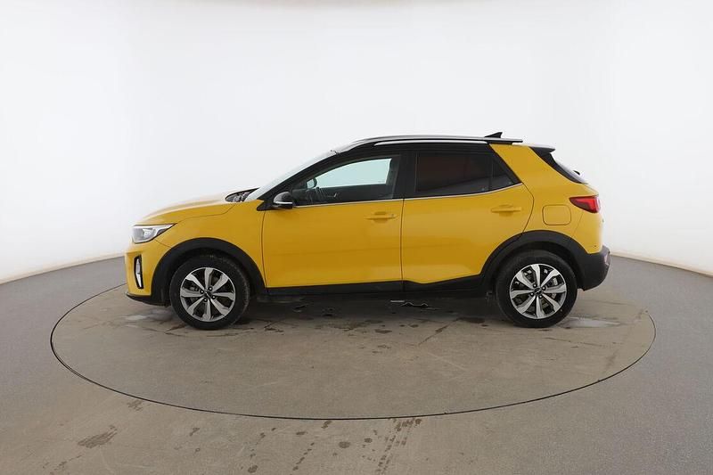 Usado Kia Stonic 120 CV (88 kW) 2022 Amarillo SUV
