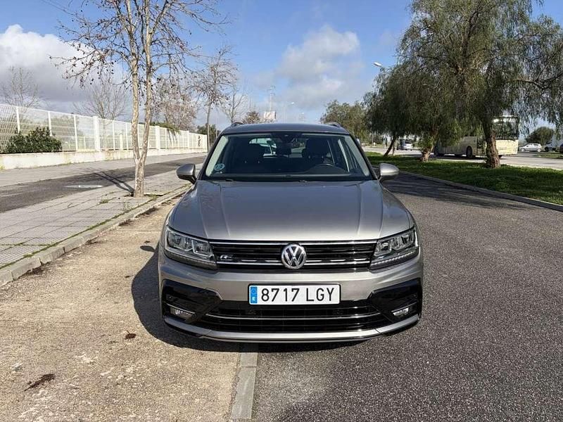 Usado VW Tiguan R-line 150 CV (110 kW) 2020 Gris SUV