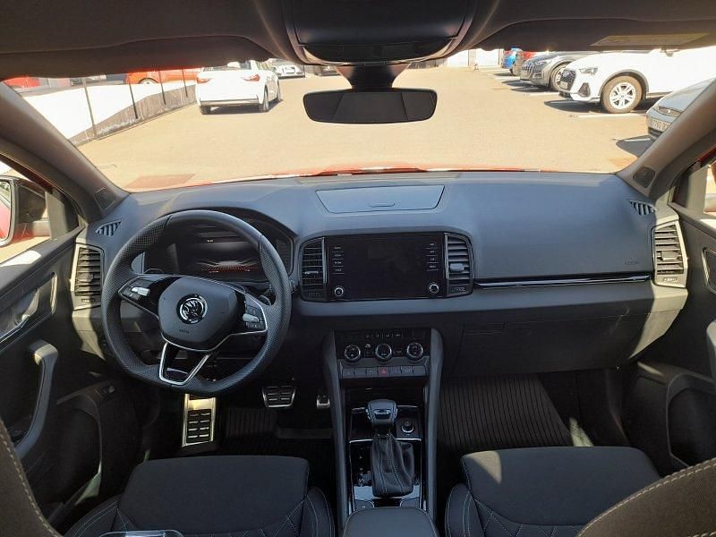 Usado Skoda Karoq SportLine 150 CV (110 kW) 2025 Rojo velvet metalizado SUV