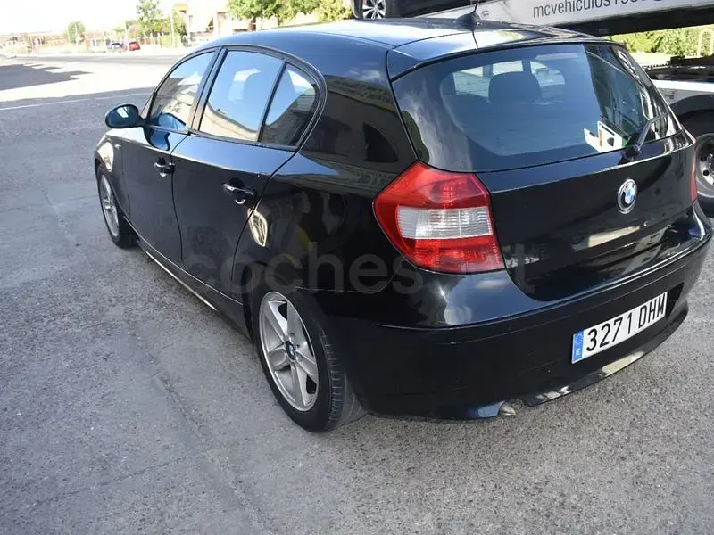 Usado BMW 118 122 CV (89 kW) 2005 Negro Utilitario