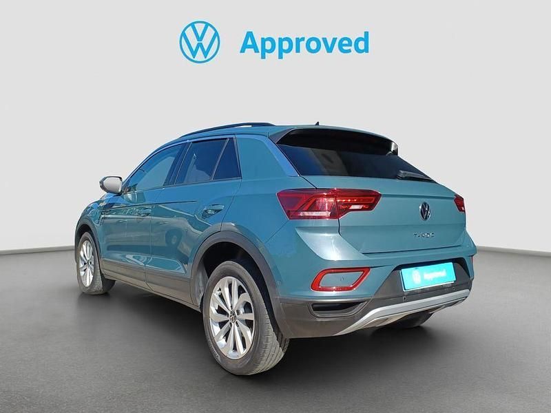 Usado VW T-Roc Life 110 CV (80 kW) 2024 Azul SUV