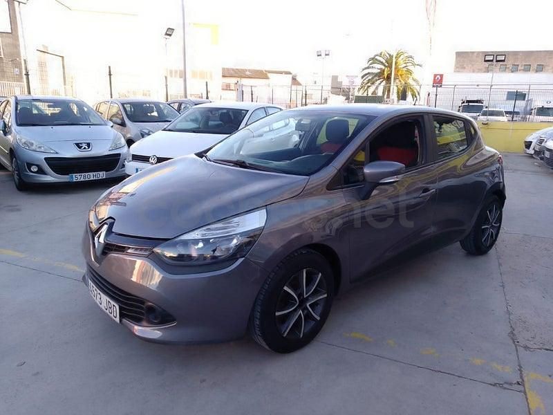 Usado Renault Clio III Collection 75 CV (55 kW) 2014 Beige Berlina