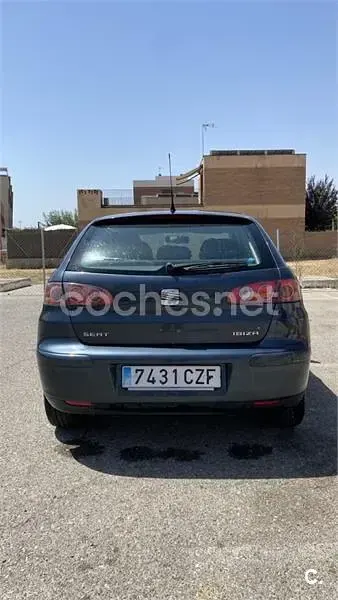 Usado Seat Ibiza Stella 75 CV (55 kW) 2004 Gris / plata Utilitario