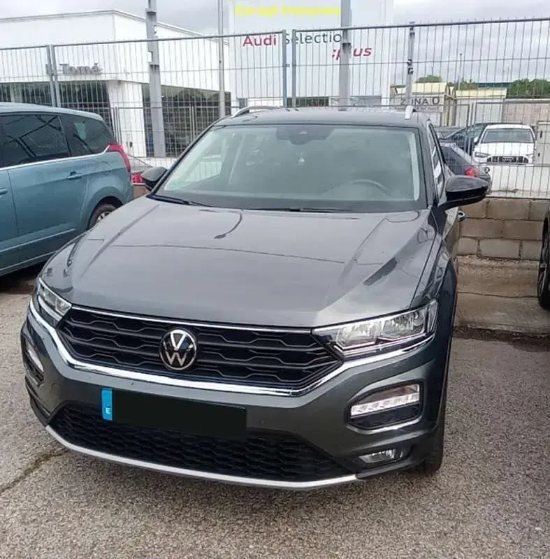 Usado VW T-Roc Advance 150 CV (110 kW) 2022 Gris SUV