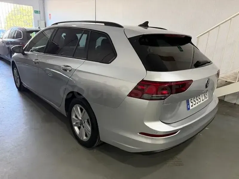 Usado VW Golf VII Life 115 CV (84 kW) 2021 Gris / plata Utilitario