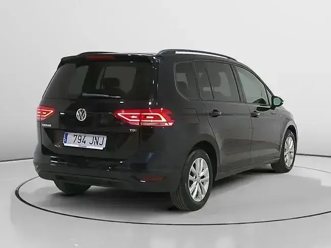 Usado VW Touran Advance 110 CV (80 kW) 2016 Negro Monovolumen