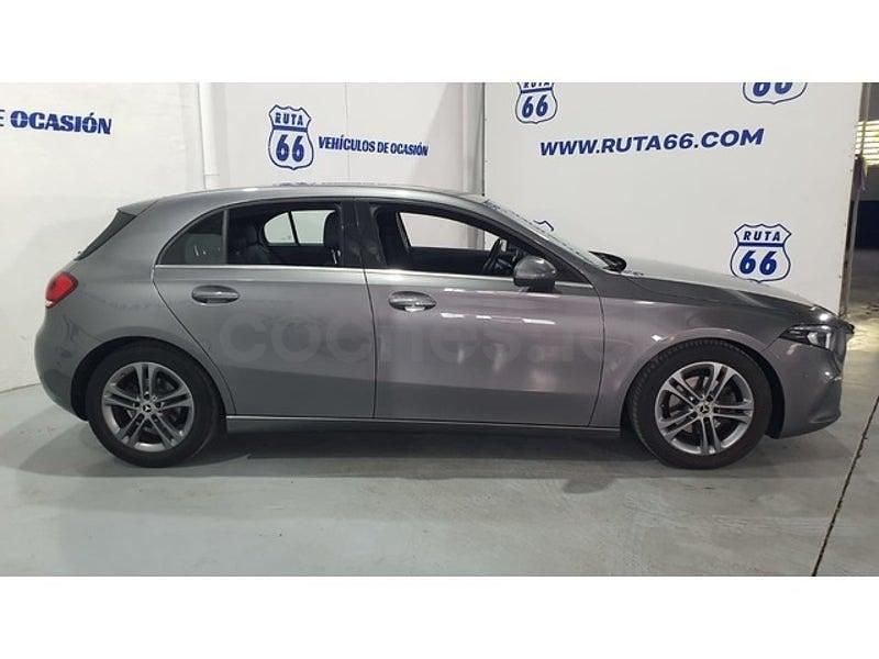 Usado Mercedes A180 136 CV (100 kW) 2019 Gris / plata Berlina