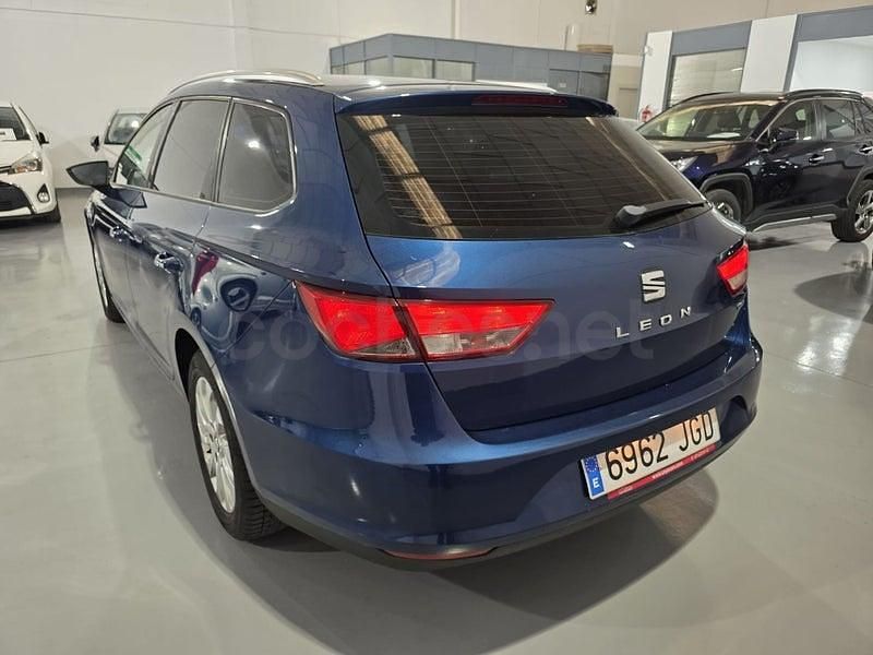 Usado Seat Leon Style 125 CV (91 kW) 2015 Azul Familiar