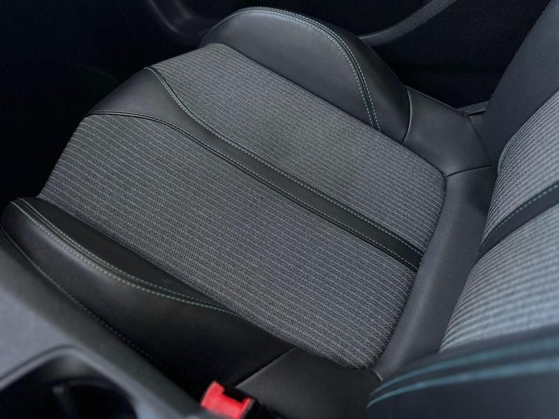 Usado Peugeot 3008 Allure 131 CV (96 kW) 2021 Negro SUV