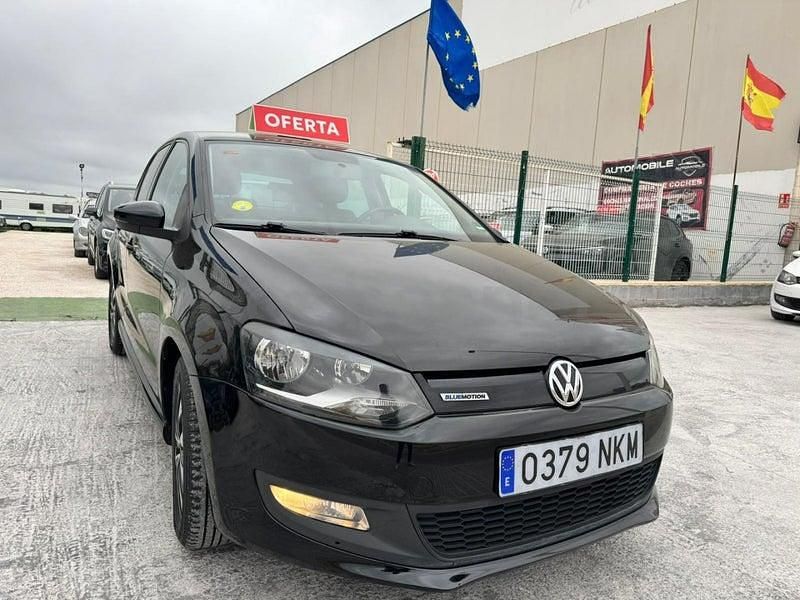 Usado VW Polo Advance 90 CV (66 kW) 2015 Negro Berlina