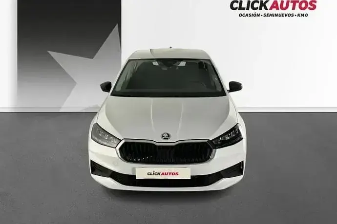 Usado Skoda Fabia Essence 80 CV (58 kW) 2025 Plata Utilitario