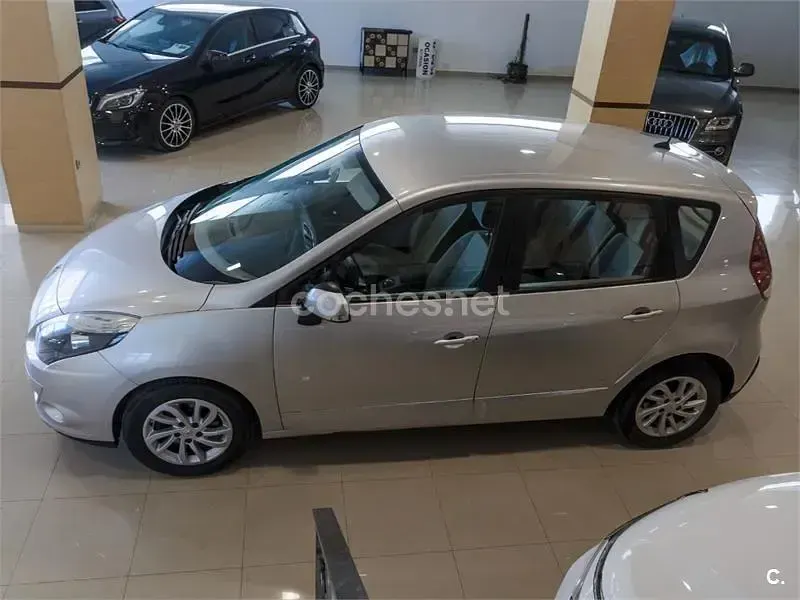 Usado Renault Scenic E-Tech Dynamique 110 CV (80 kW) 2011 Gris / plata Monovolumen