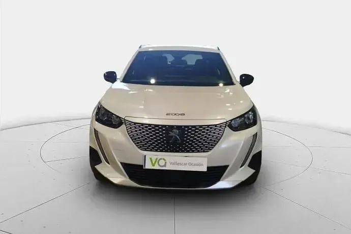 Usado Peugeot e-2008 Allure 100 kW (136 CV) 2023 Plateado SUV