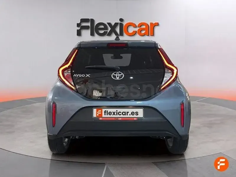Usado Toyota Aygo X 72 CV (52 kW) 2024 Gris / plata SUV