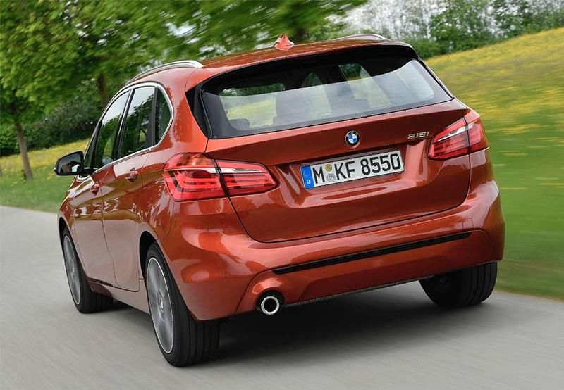 Usado BMW 225 Active Tourer iPerformance 224 CV (164 kW) 2020 Gris Monovolumen