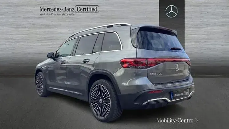 Usado Mercedes EQB300 AMG line 167 kW (228 CV) 2023 Gris montaña met. SUV
