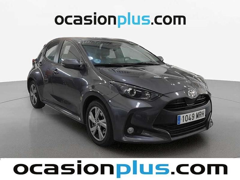 Usado Toyota Yaris Hybrid Active 116 CV (85 kW) 2024 Blanco Utilitario