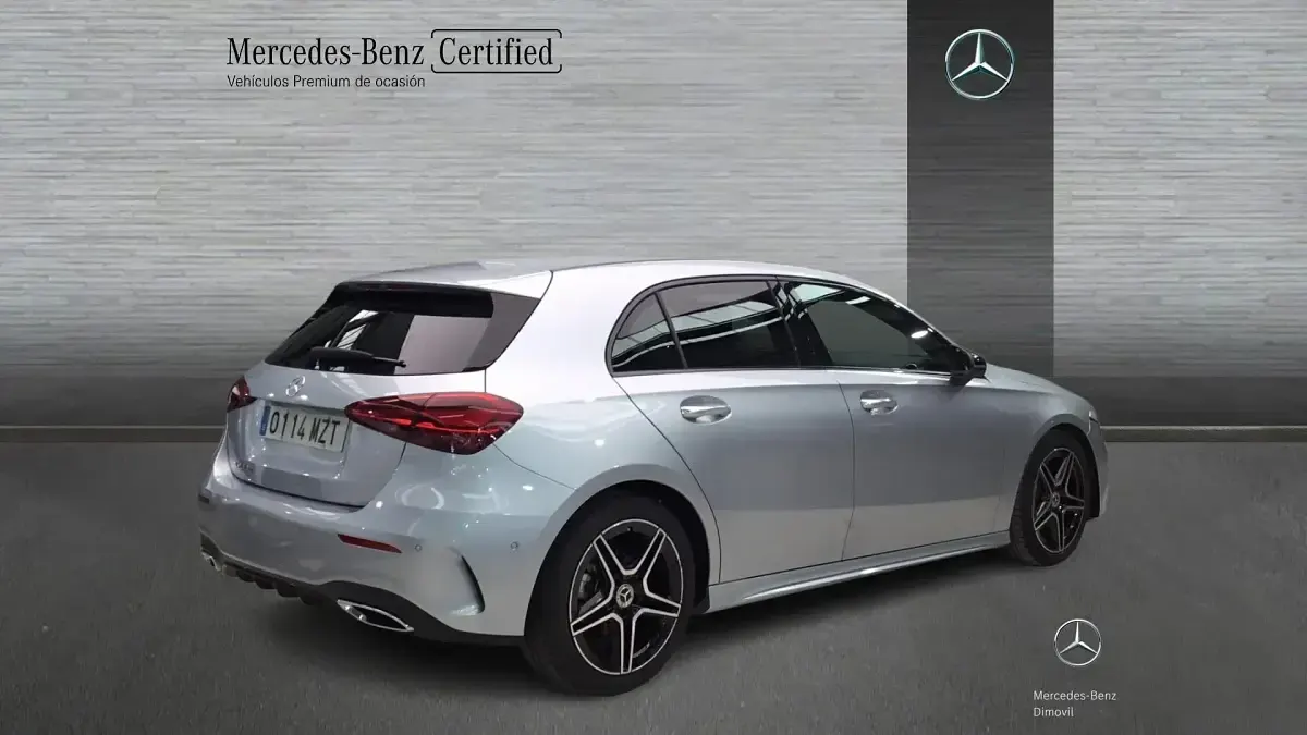 Usado Mercedes A200 AMG line 150 CV (110 kW) 2025 Plata hightech Berlina