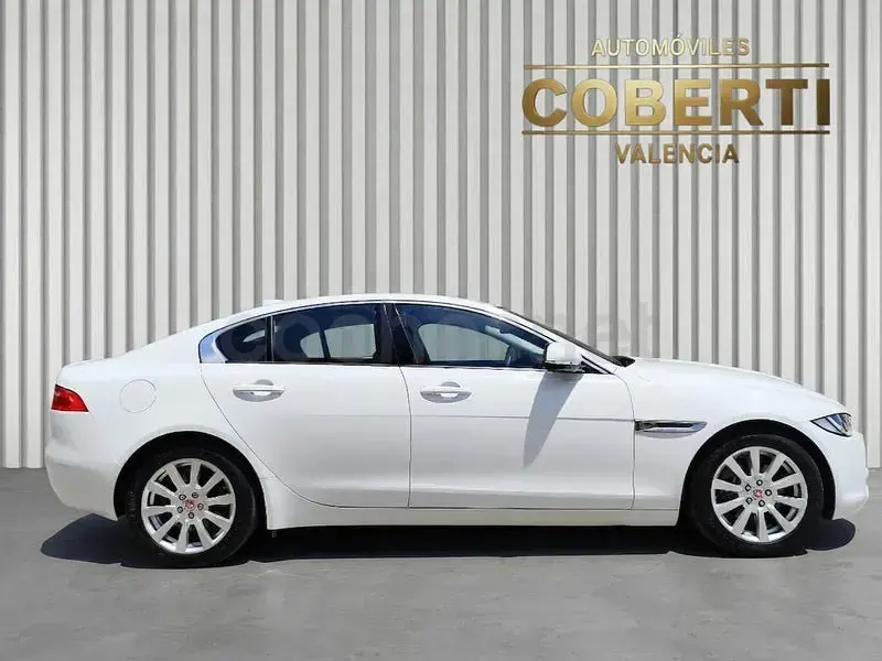 Usado Jaguar XE Pure 180 CV (132 kW) 2017 Blanco Berlina