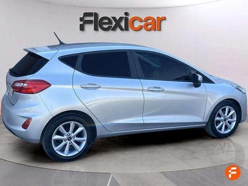 Usado Ford Fiesta Trend 101 CV (74 kW) 2019 Gris Utilitario