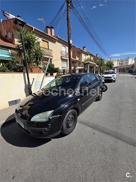 Usado Ford Focus Ghia 109 CV (80 kW) 2005 Negro Berlina