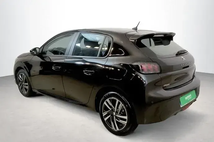 Usado Peugeot 208 Active 100 CV (73 kW) 2023 Negro Utilitario
