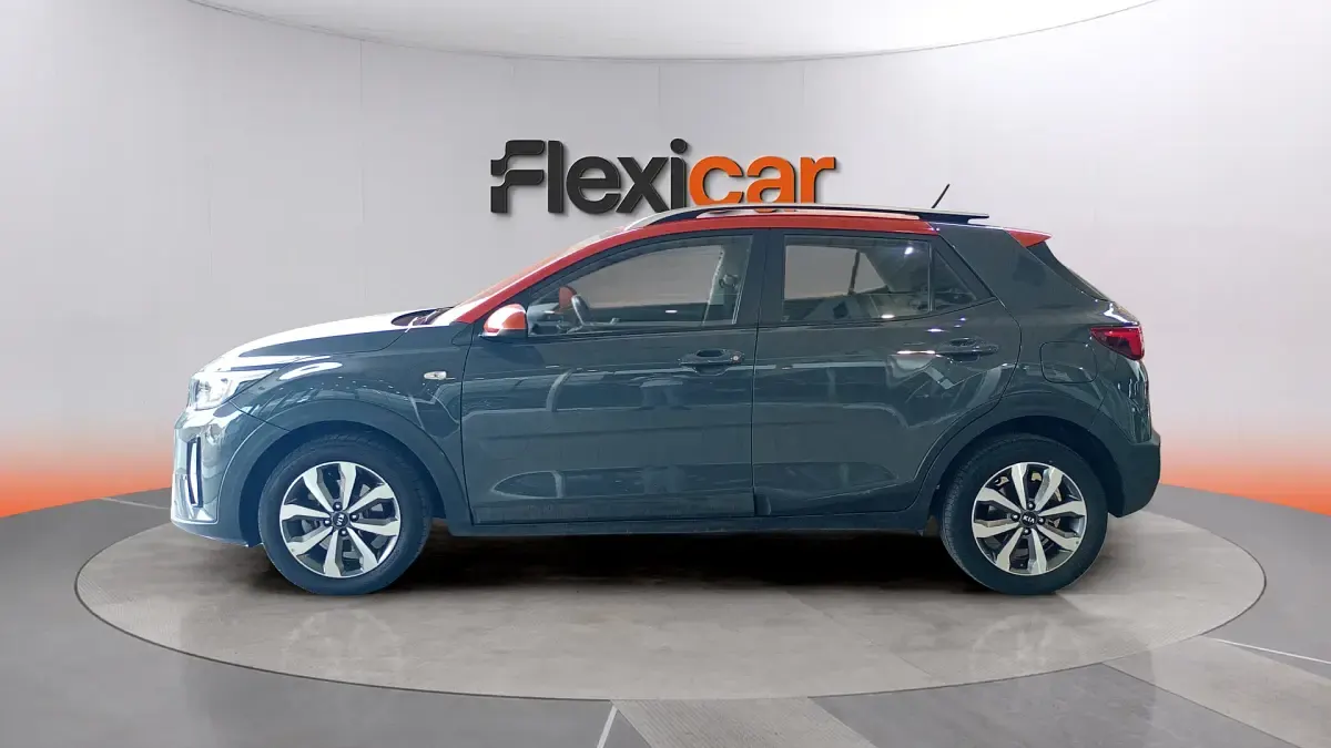 Usado Kia Stonic 101 CV (74 kW) 2021 Gris SUV