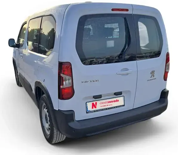 Usado Peugeot Rifter Business-Line 100 CV (73 kW) 2023 Blanco Monovolumen