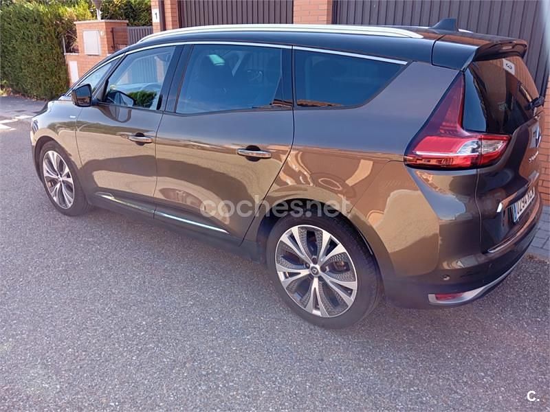 Usado Renault Grand Scénic IV Zen 130 CV (95 kW) 2018 Marrón Monovolumen