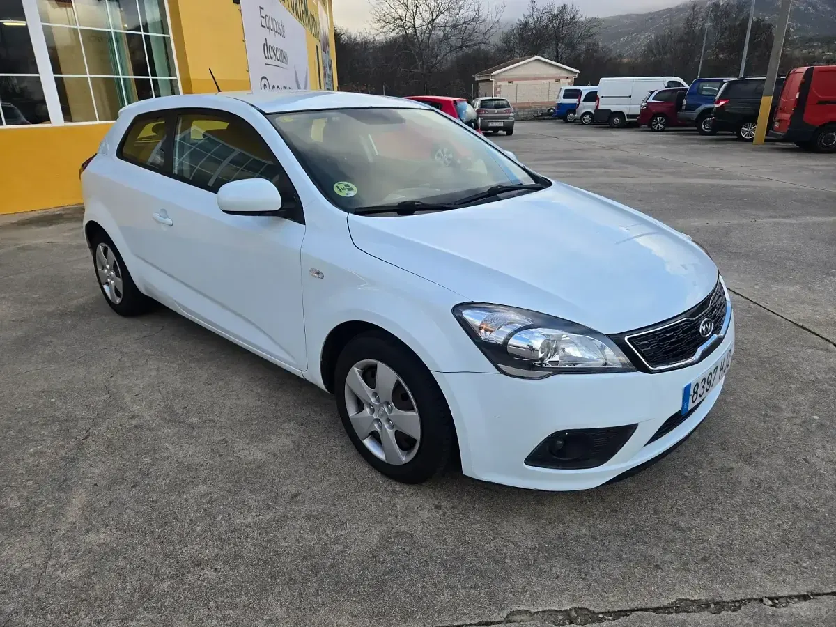 Usado Kia Ceed Plus 90 CV (66 kW) 2012 Blanco Utilitario
