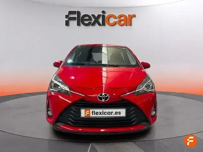 Usado Toyota Yaris Active 69 CV (50 kW) 2019 Rojo Berlina