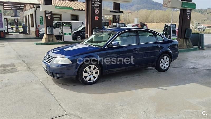 Usado VW Passat Advance 130 CV (95 kW) 2003 Azul Familiar