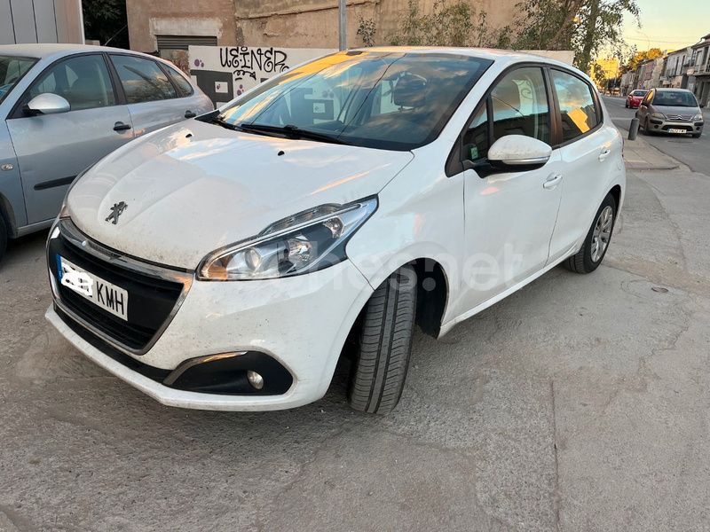 Blanco Usado 2018 Peugeot 208 Active Utilitario | 8000 € (Un poco caro) - Imagen 1/4