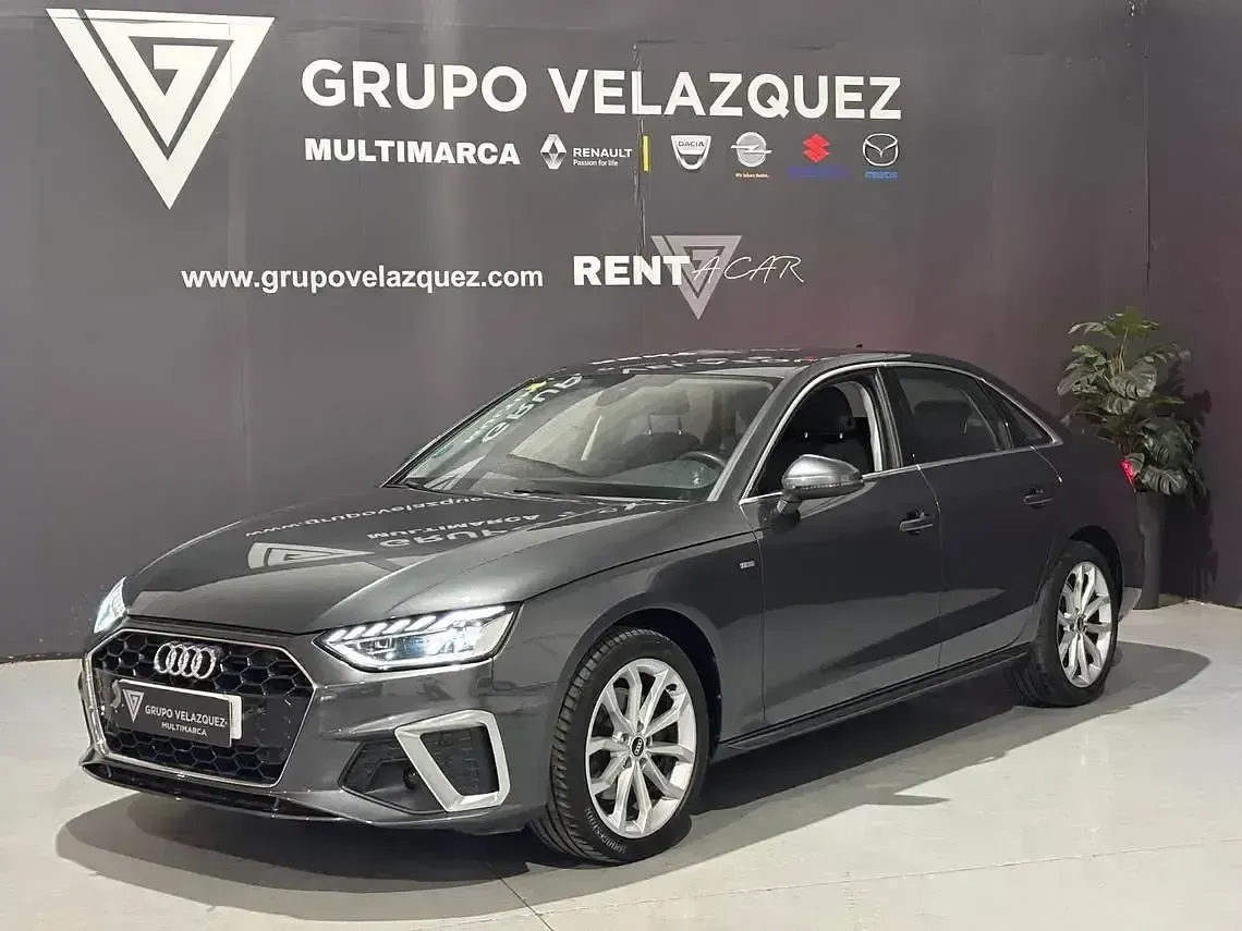 Usado Audi A4 S-Line 136 CV (100 kW) 2021 Gris / plata Berlina