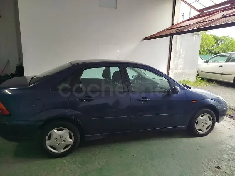 Usado Ford Focus Trend 100 CV (73 kW) 2004 Azul Berlina