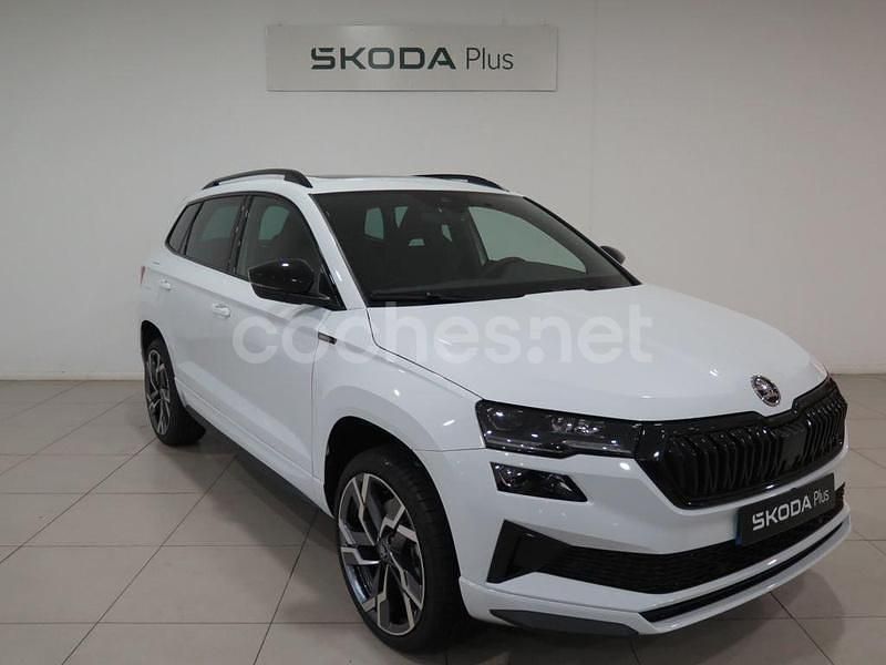 Blanco Nuevo 2025 Skoda Karoq SportLine SUV | 36.100 € (Precio justo) - Imagen 1/4
