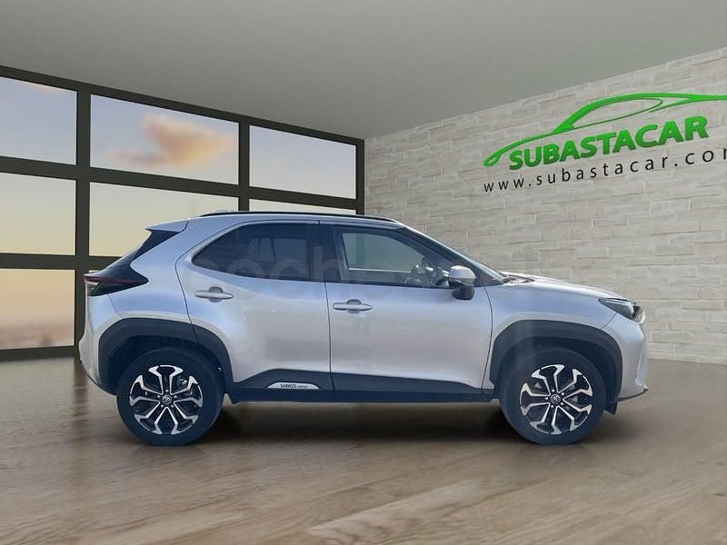 Usado Toyota Yaris Cross Active 116 CV (85 kW) 2024 Gris / plata SUV