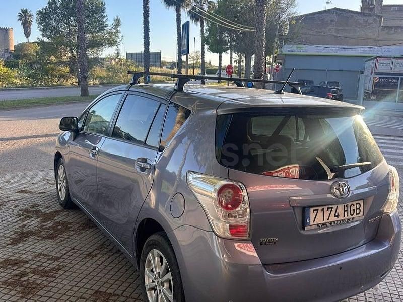 Usado Toyota Verso Advance 126 CV (92 kW) 2011 Gris / plata Monovolumen