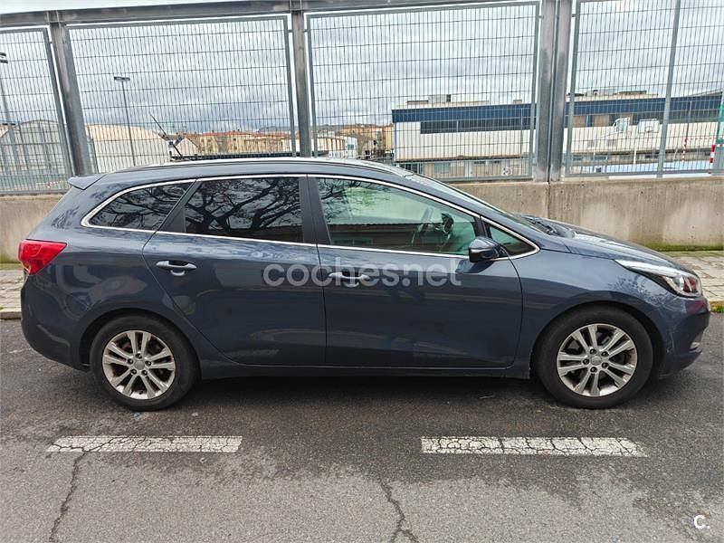 Usado Kia Ceed Sportswagon 128 CV (94 kW) 2012 Azul Familiar