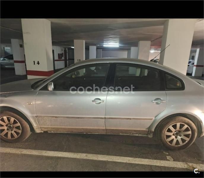 Gris / plata Usado 2002 VW Passat Edition Familiar | 2800 € (Precio justo) - Imagen 1/3