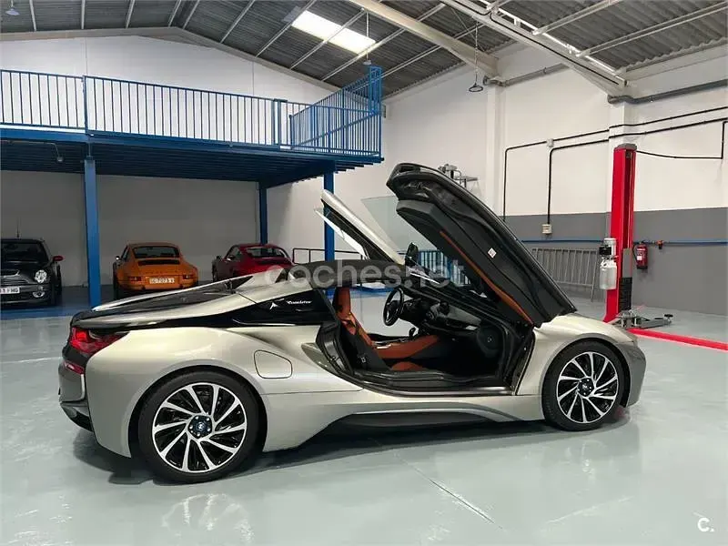 Usado BMW i8 374 CV (275 kW) 2020 Gris / plata Descapotable